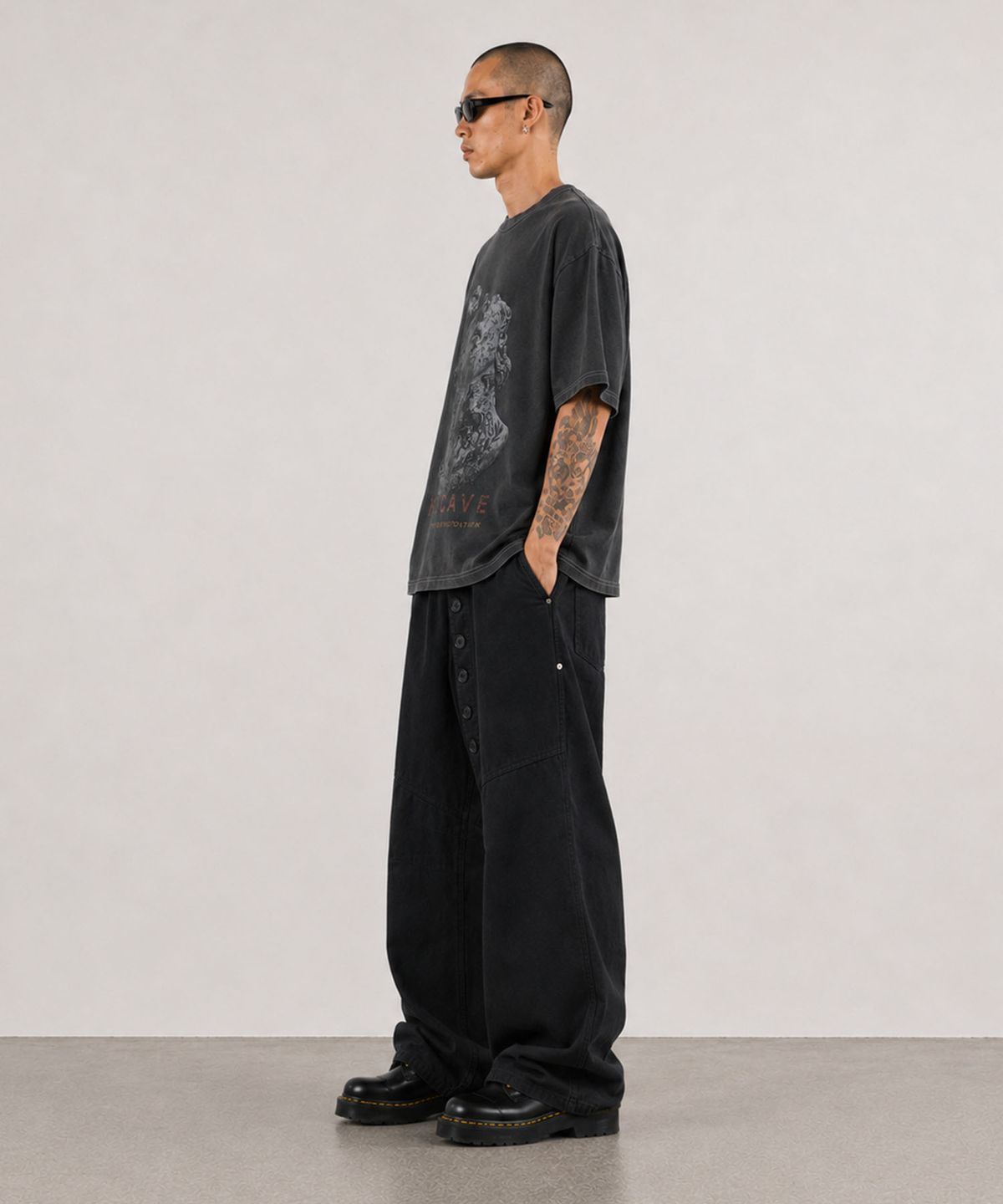 쿠테나이 케이브(KUTENAI CAVE) STATUE overfit pigment tee