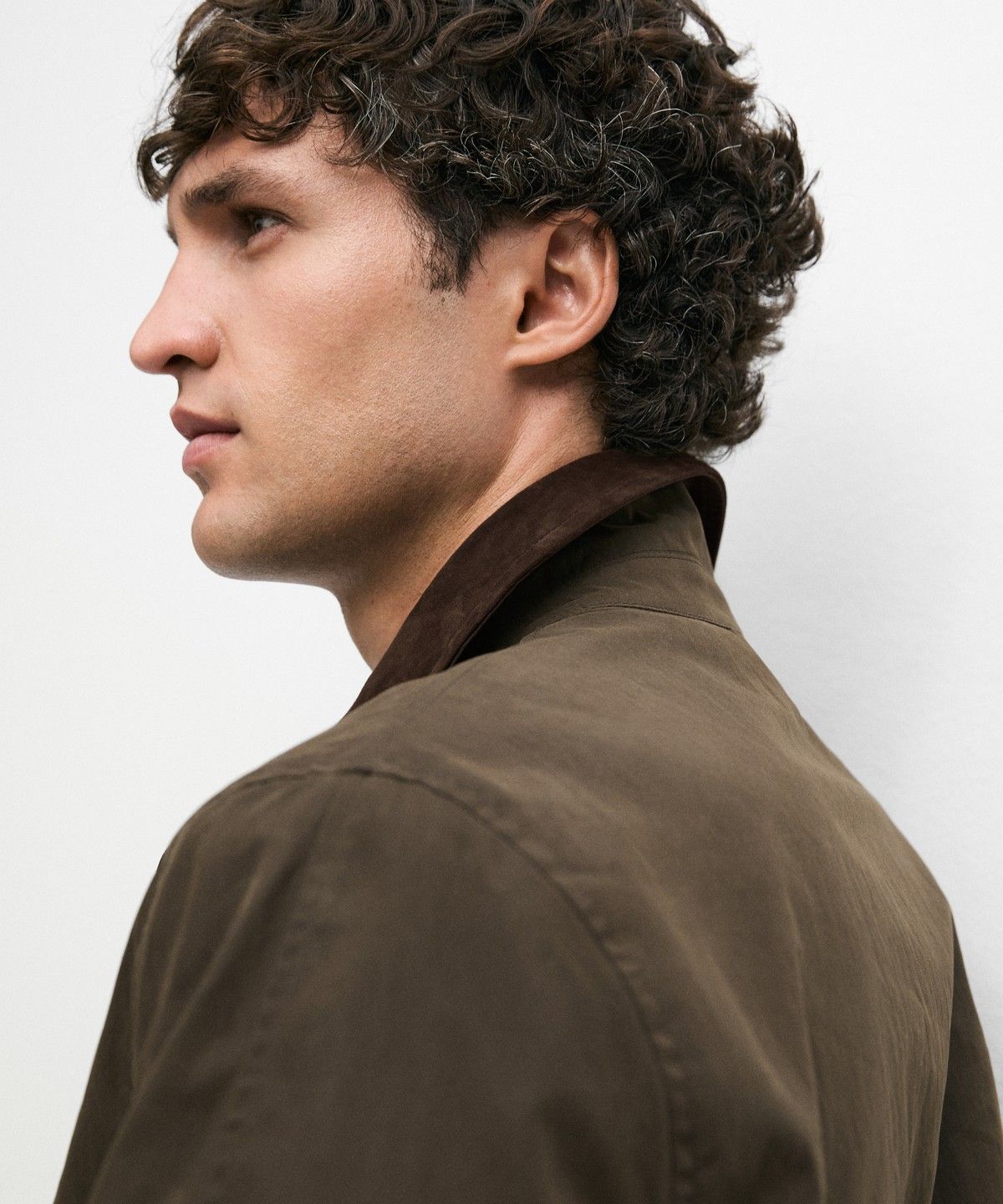 마시모두띠(MASSIMO DUTTI) 가죽 칼라 디테일 자켓