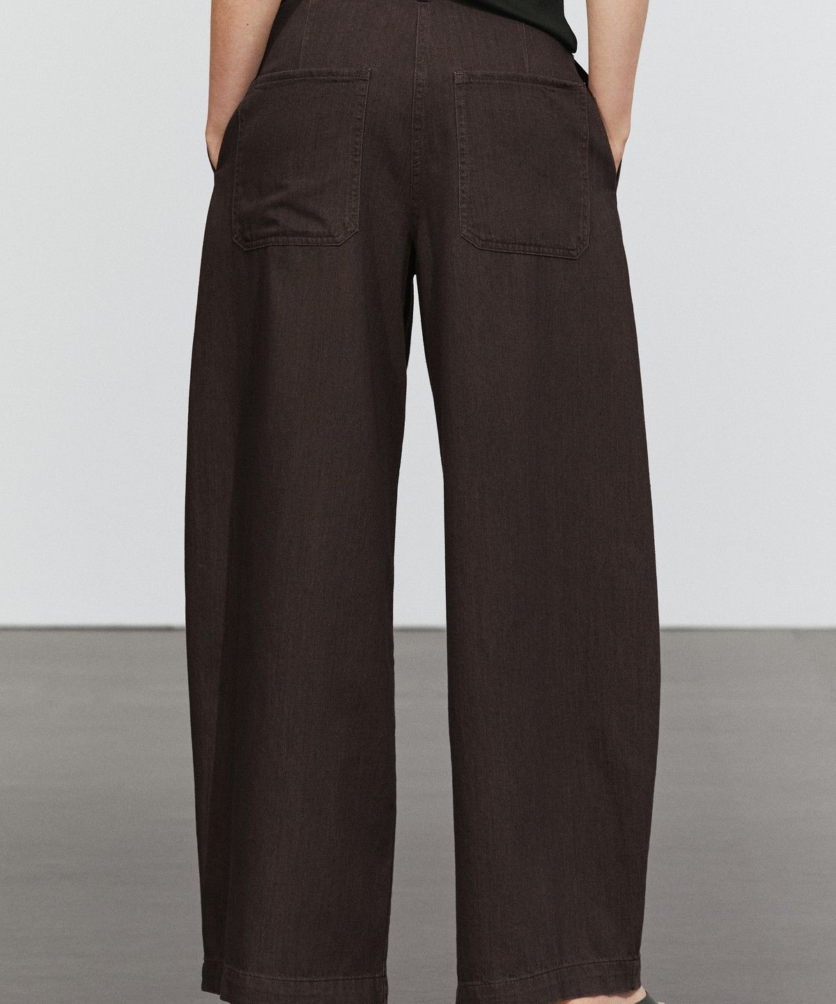 마시모두띠(MASSIMO DUTTI) 플리츠 디테일 배럴핏 진