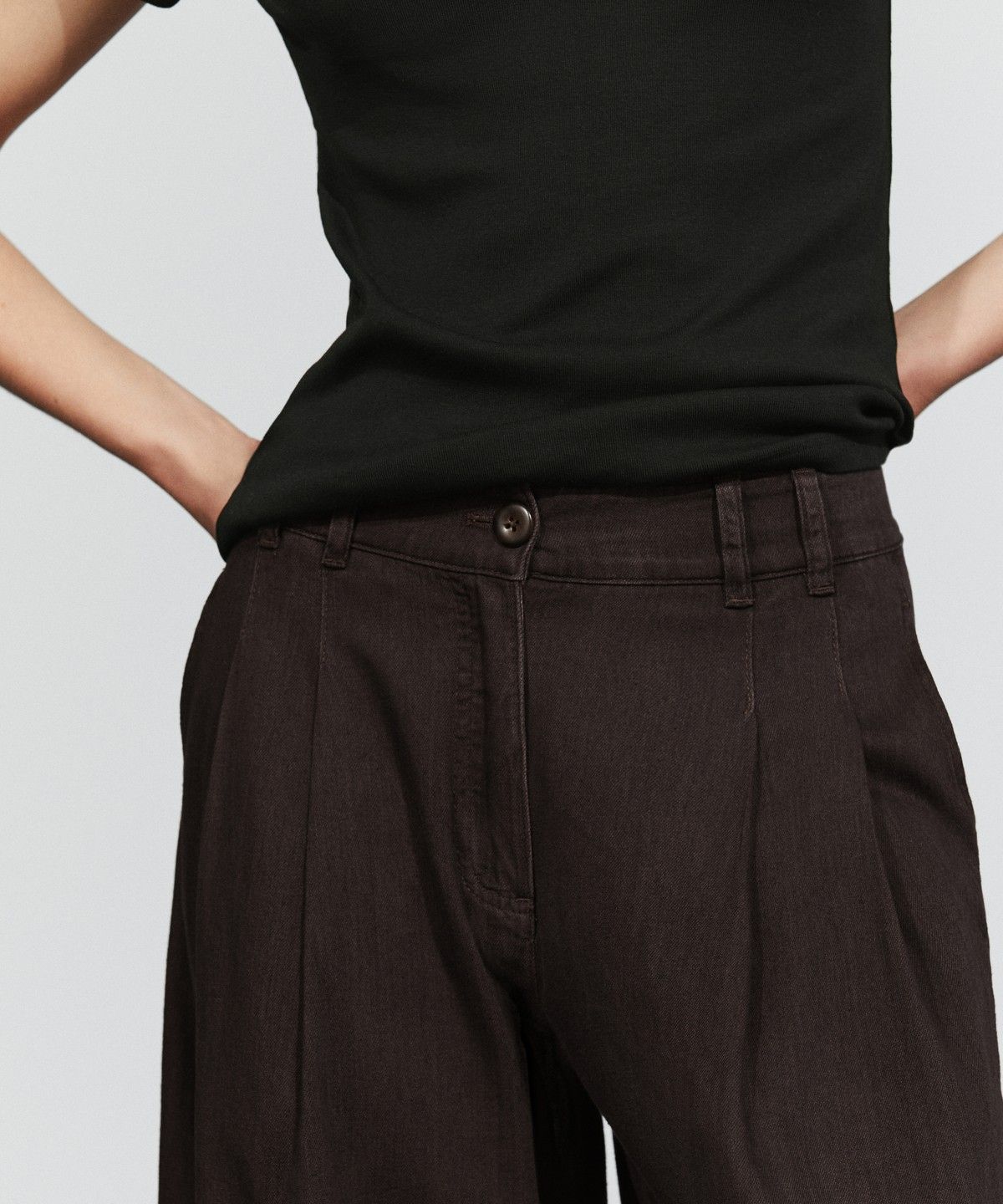 마시모두띠(MASSIMO DUTTI) 플리츠 디테일 배럴핏 진
