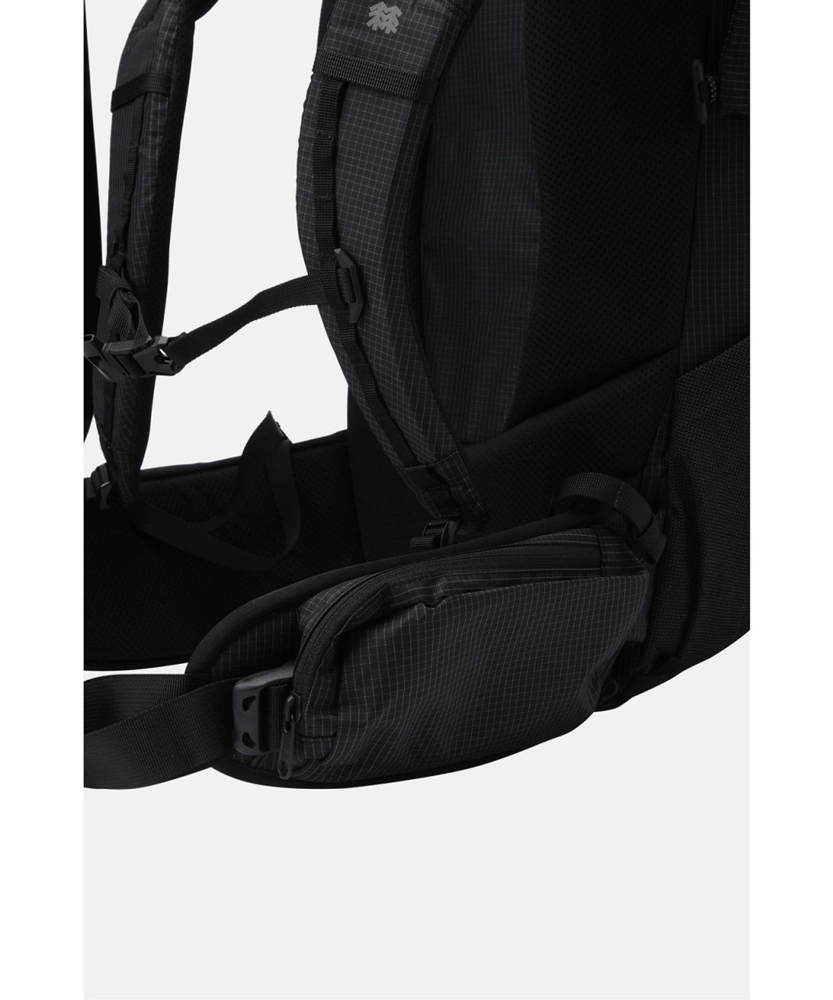 코오롱스포츠(KOLON SPORT) 롤탑형 백패킹 AXIOM 백팩 33L(+7L) QEBXX26242BLK