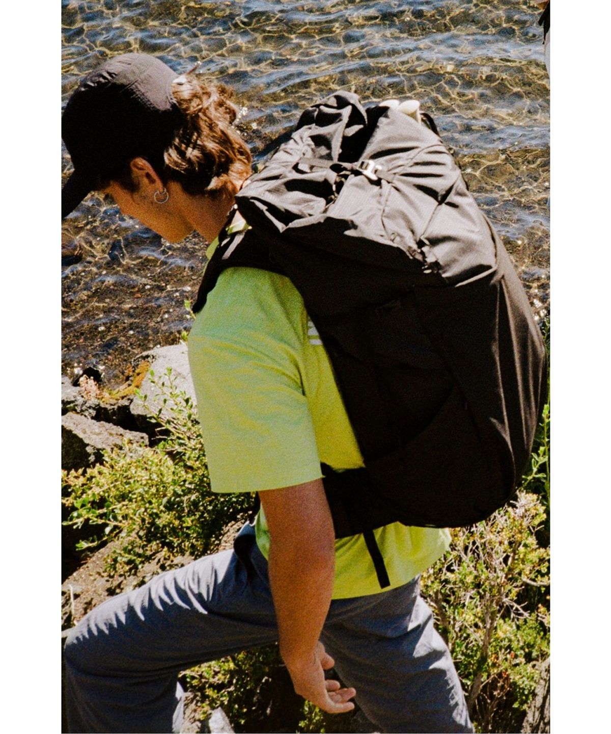 코오롱스포츠(KOLON SPORT) 롤탑형 백패킹 AXIOM 백팩 37L(+8L) QEBXX26241BLK