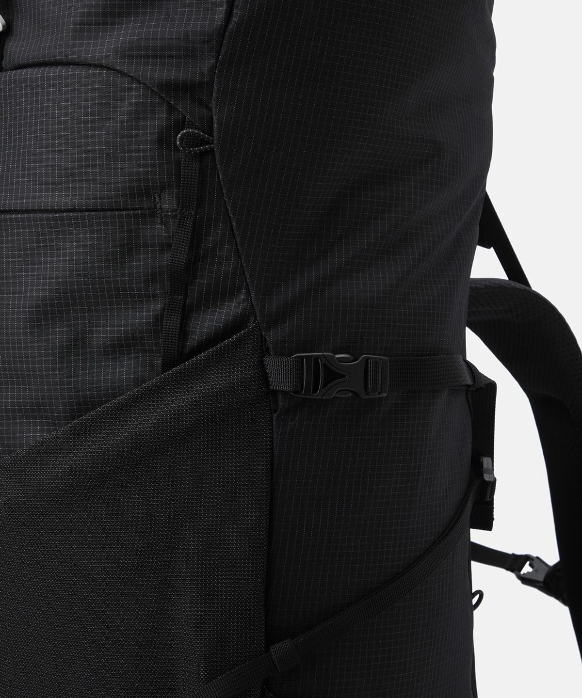 코오롱스포츠(KOLON SPORT) 롤탑형 백패킹 AXIOM 백팩 37L(+8L) QEBXX26241BLK