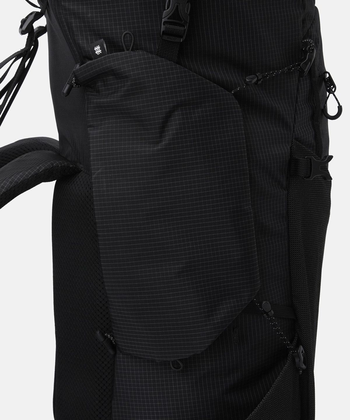 코오롱스포츠(KOLON SPORT) 롤탑형 백패킹 AXIOM 백팩 37L(+8L) QEBXX26241BLK