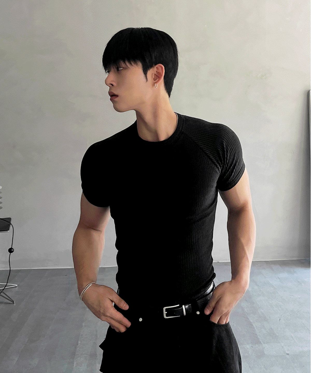 시아오시코(SIAOSIKO) 머슬핏 라운드 반팔 니트