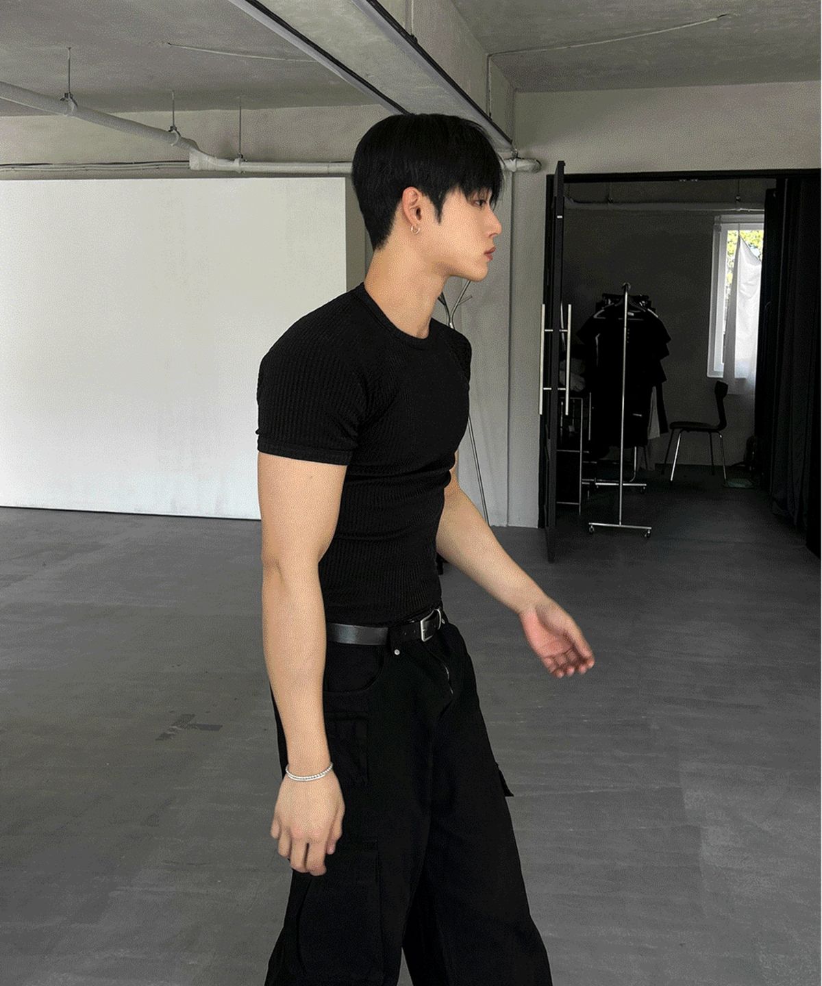 시아오시코(SIAOSIKO) 머슬핏 라운드 반팔 니트