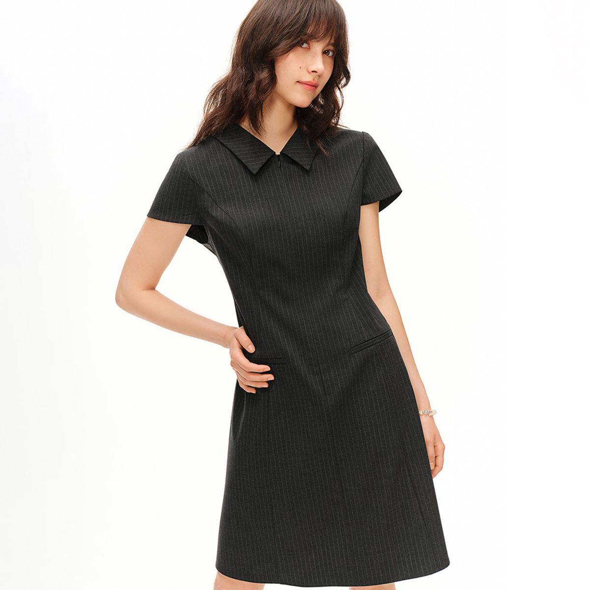 에이앤레이(AEIREI) AR_Pinstripe collar pleated dress