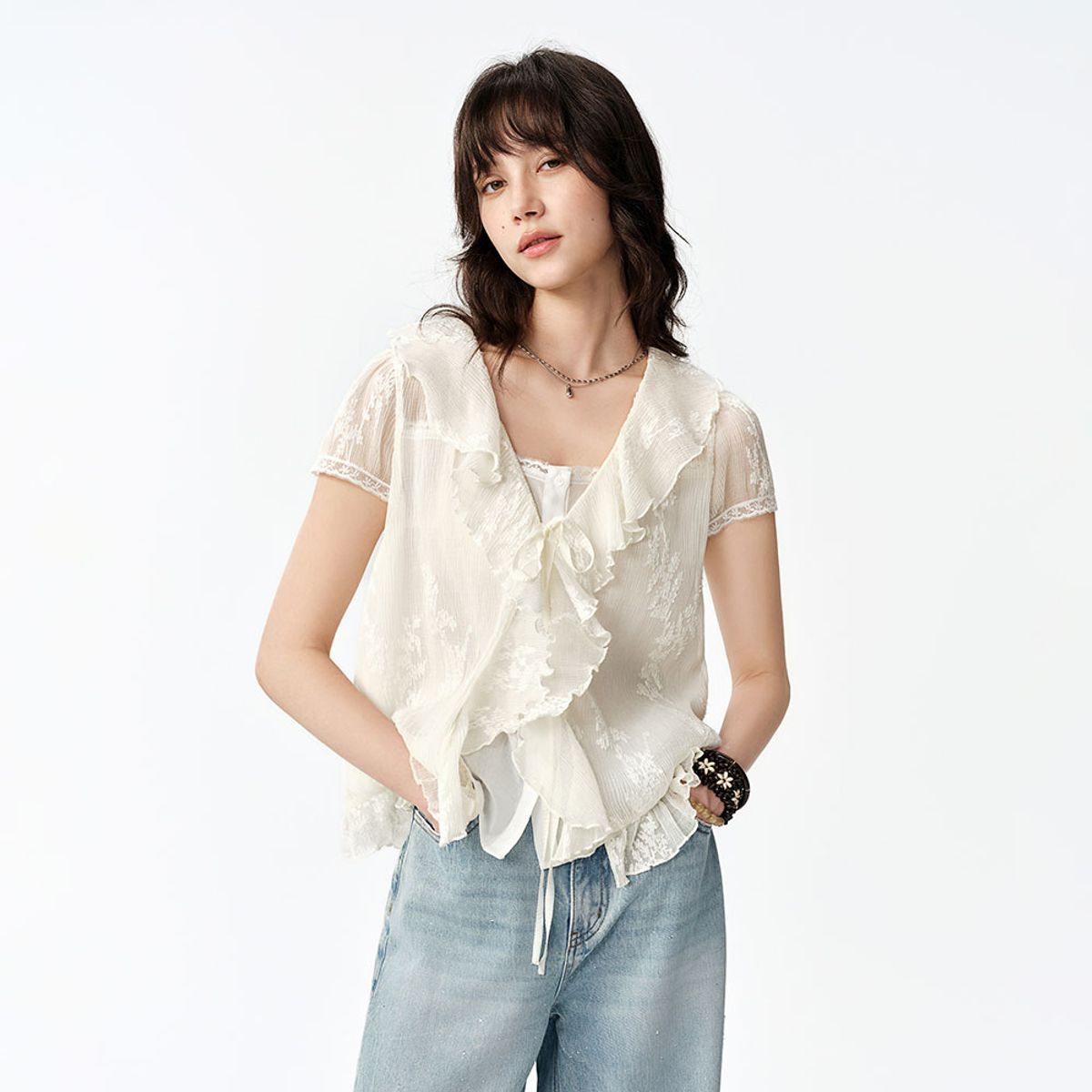 에이앤레이(AEIREI) AR_Embroidery frill ribbon blouse_2color