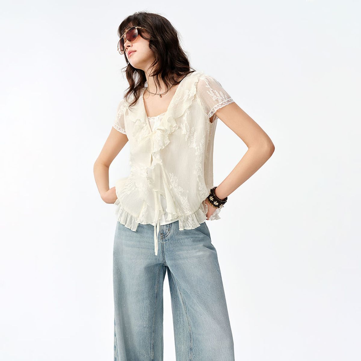 에이앤레이(AEIREI) AR_Embroidery frill ribbon blouse_2color