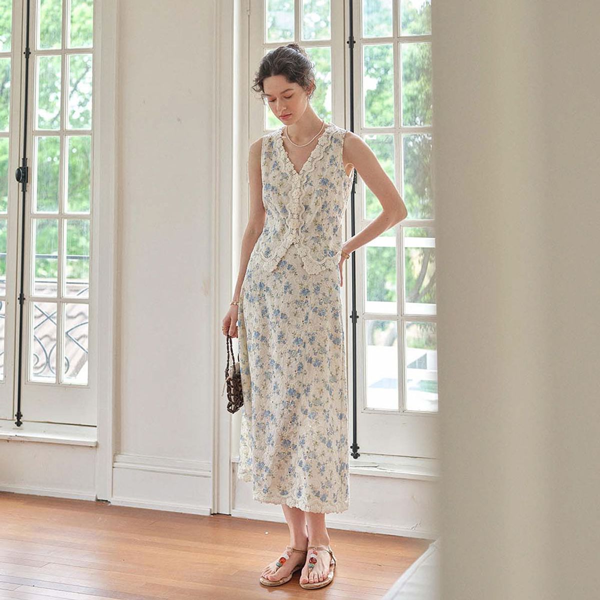 심플레트로(SIMPLE RETRO) SR_Embroidered border skirt