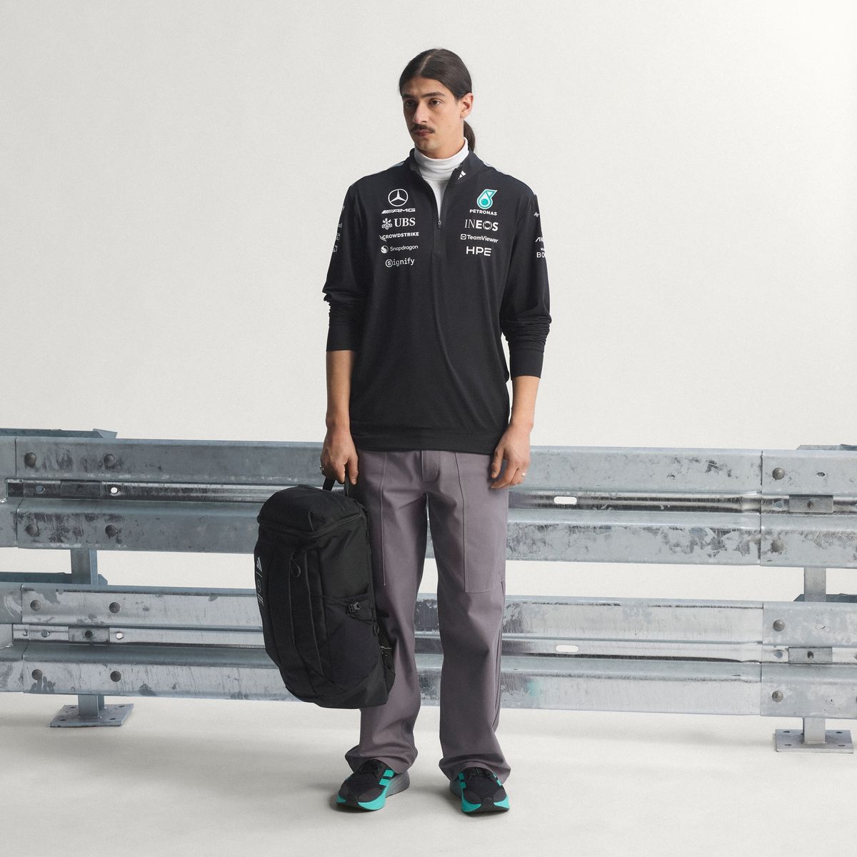 아디다스(ADIDAS) 메르세데스 - AMG F1 팀 엔지니어 쿼터 집 스웨트셔츠 - 블랙 / KT3872