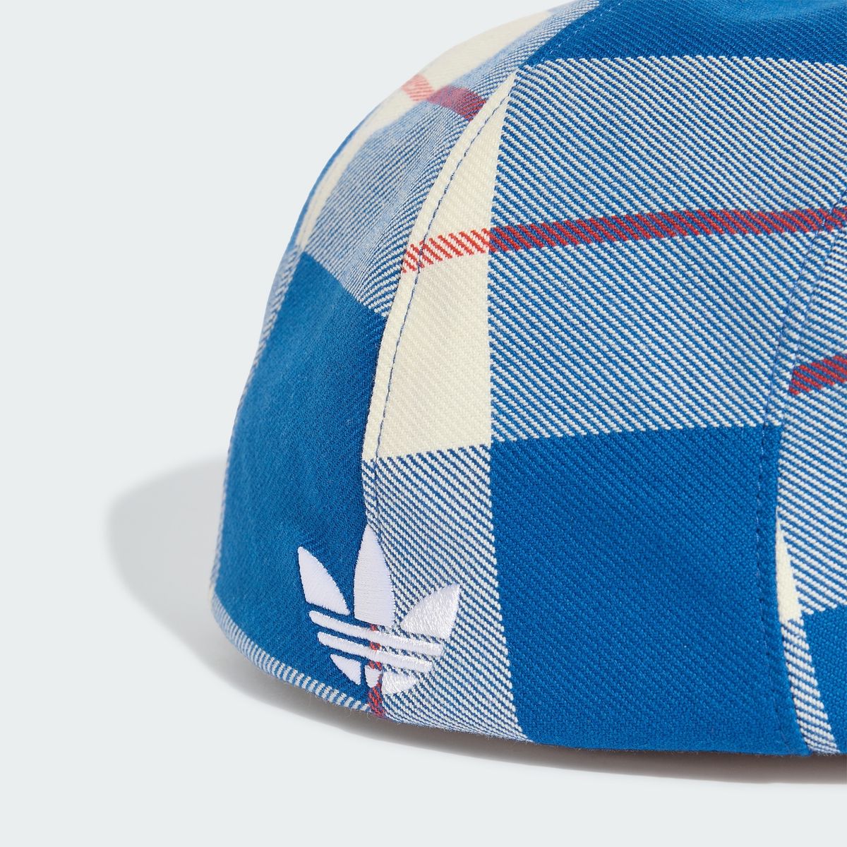 아디다스(ADIDAS) 메르세데스 AMG F1 팀 블루 원더 애로우 플랫 캡 - 크림화이트:다크마린:레드 / KY0986