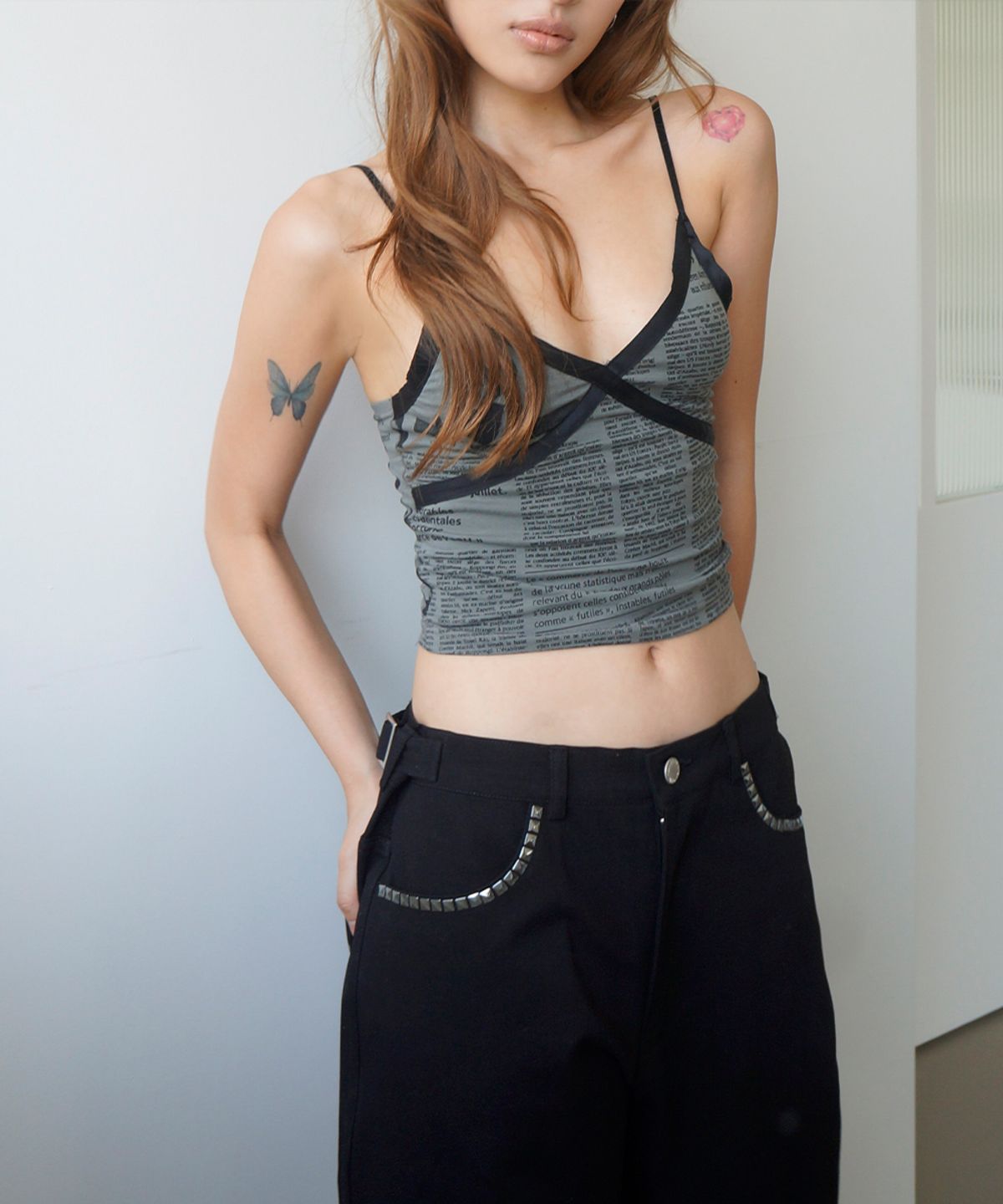 웨이브걸(WAVEGIRL) Newspaper Print Sleeveless Top