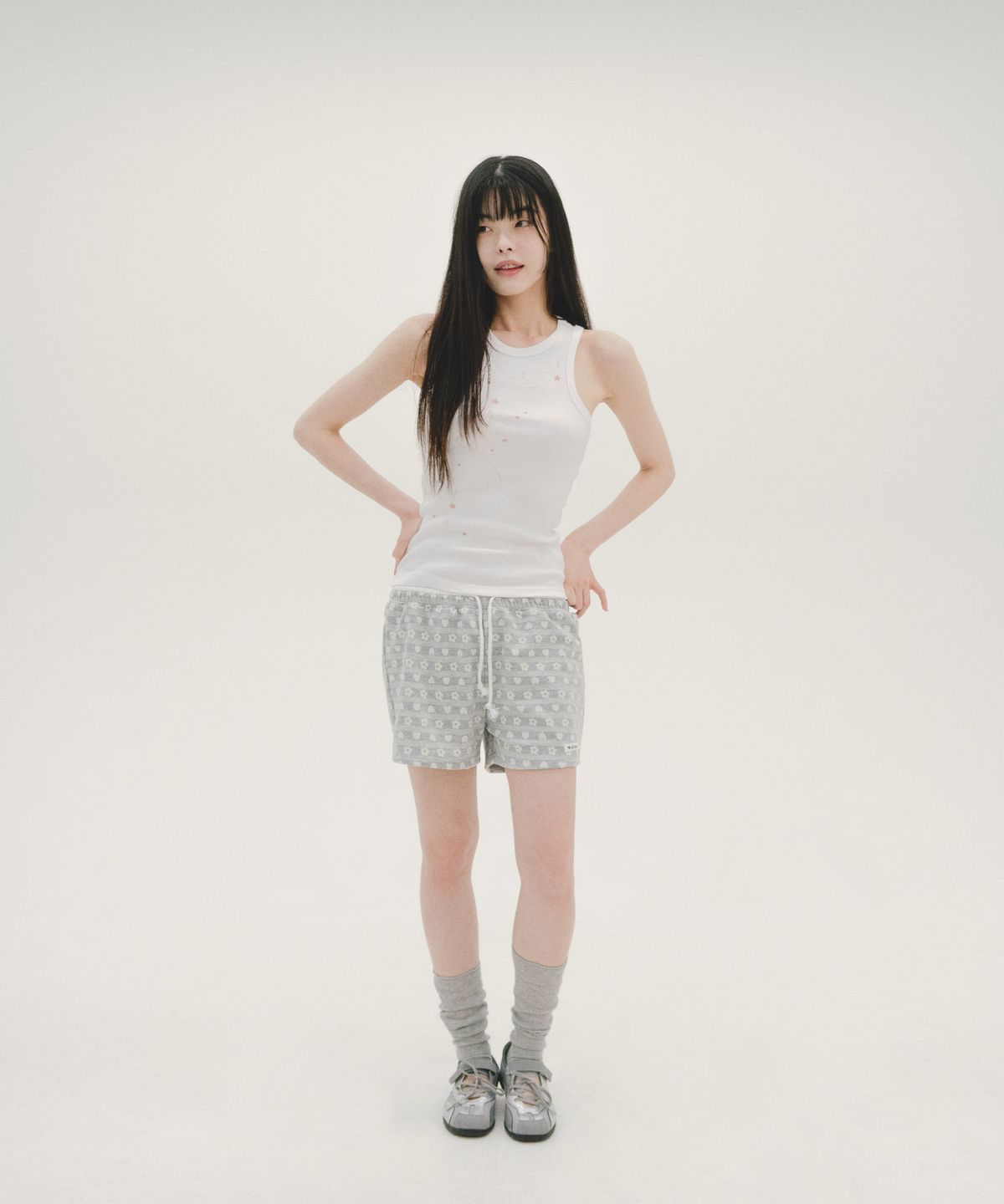 미헤브(MIHEV) 갤럭시 그래픽 탱크탑 화이트 인디핑크