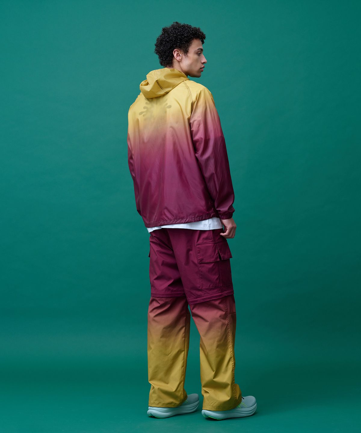 미나수(MENASOO) Unisex Gradient Windbreaker High Neck Jumper_Red