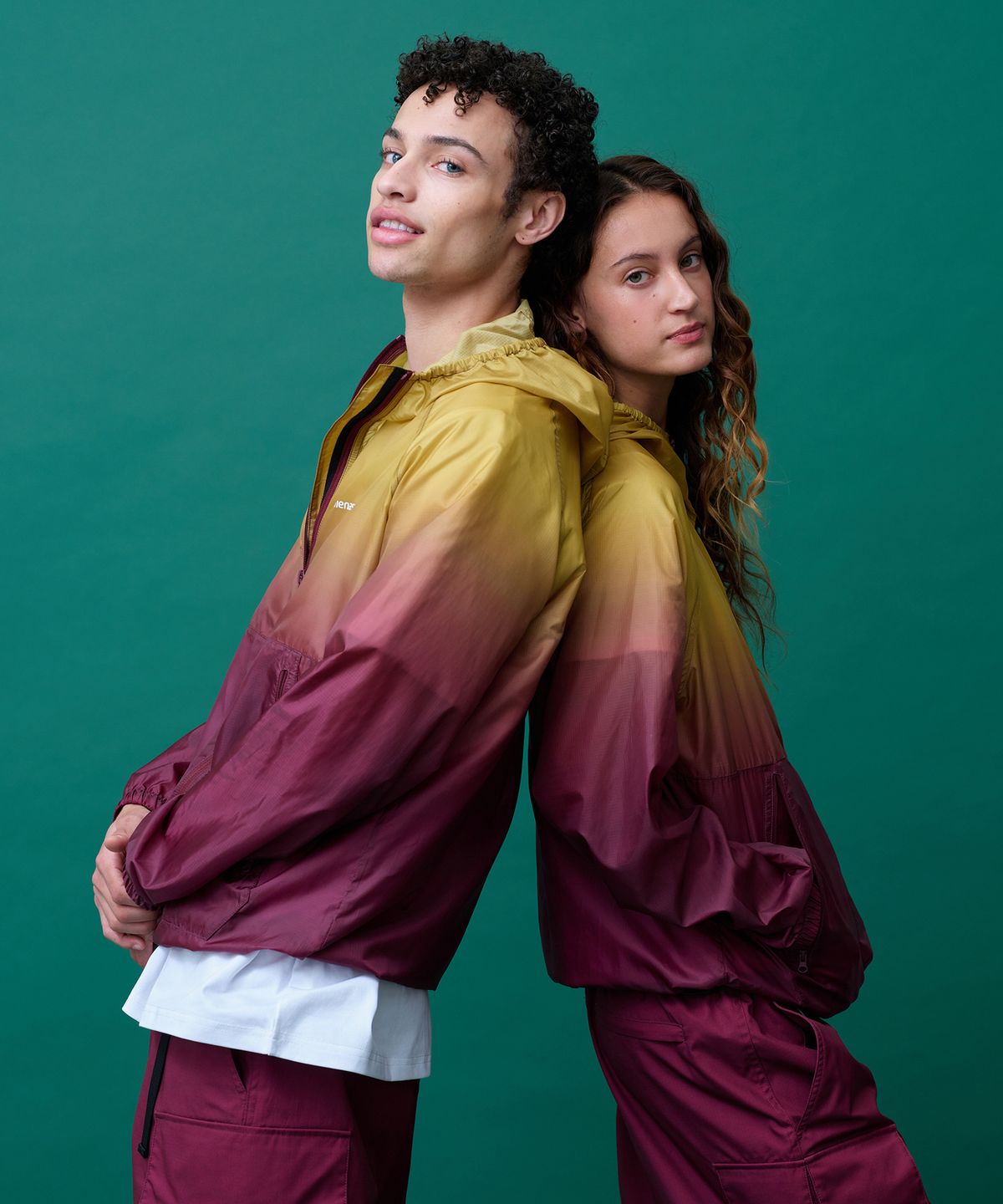 미나수(MENASOO) Unisex Gradient Windbreaker High Neck Jumper_Red