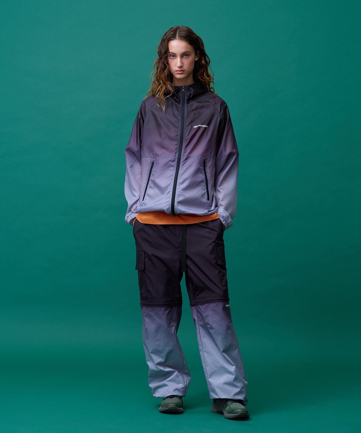 미나수(MENASOO) Unisex Gradient Windbreaker High Neck Jumper_Black
