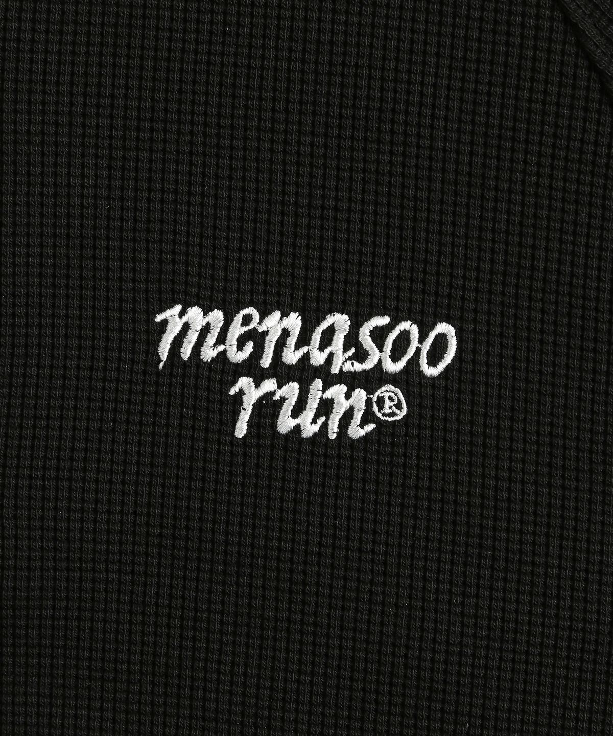 미나수(MENASOO) Snap Waffle Sweatshirt_Black