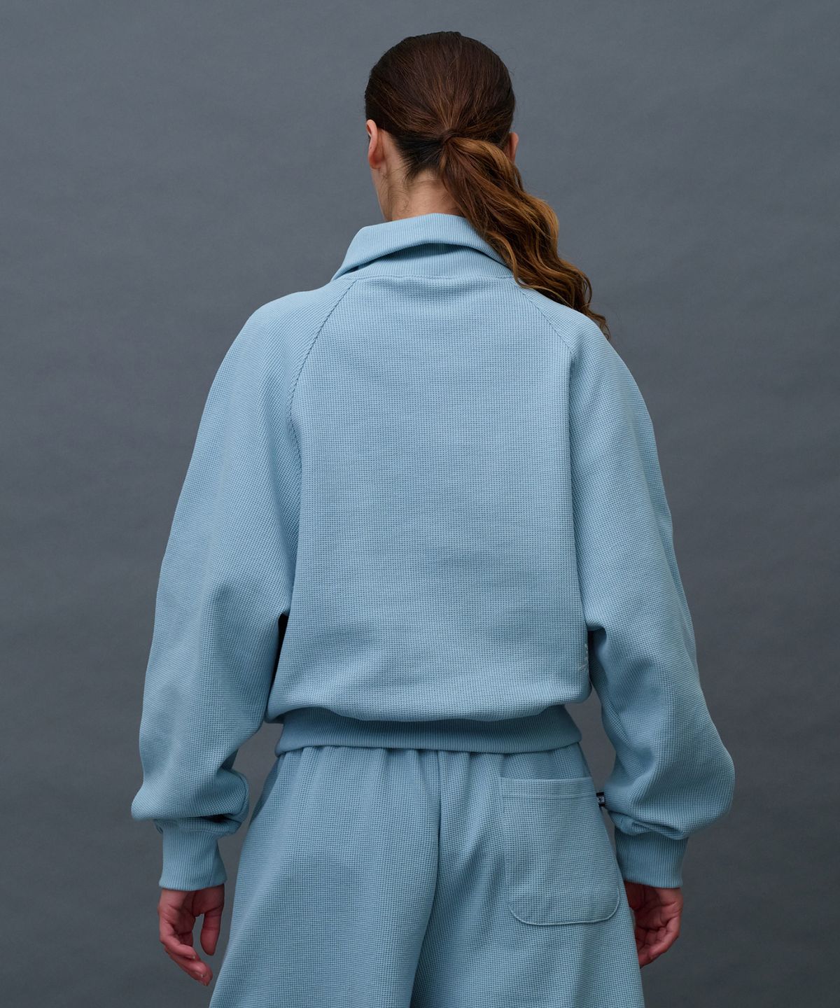 미나수(MENASOO) Snap Waffle Sweatshirt_Skyblue