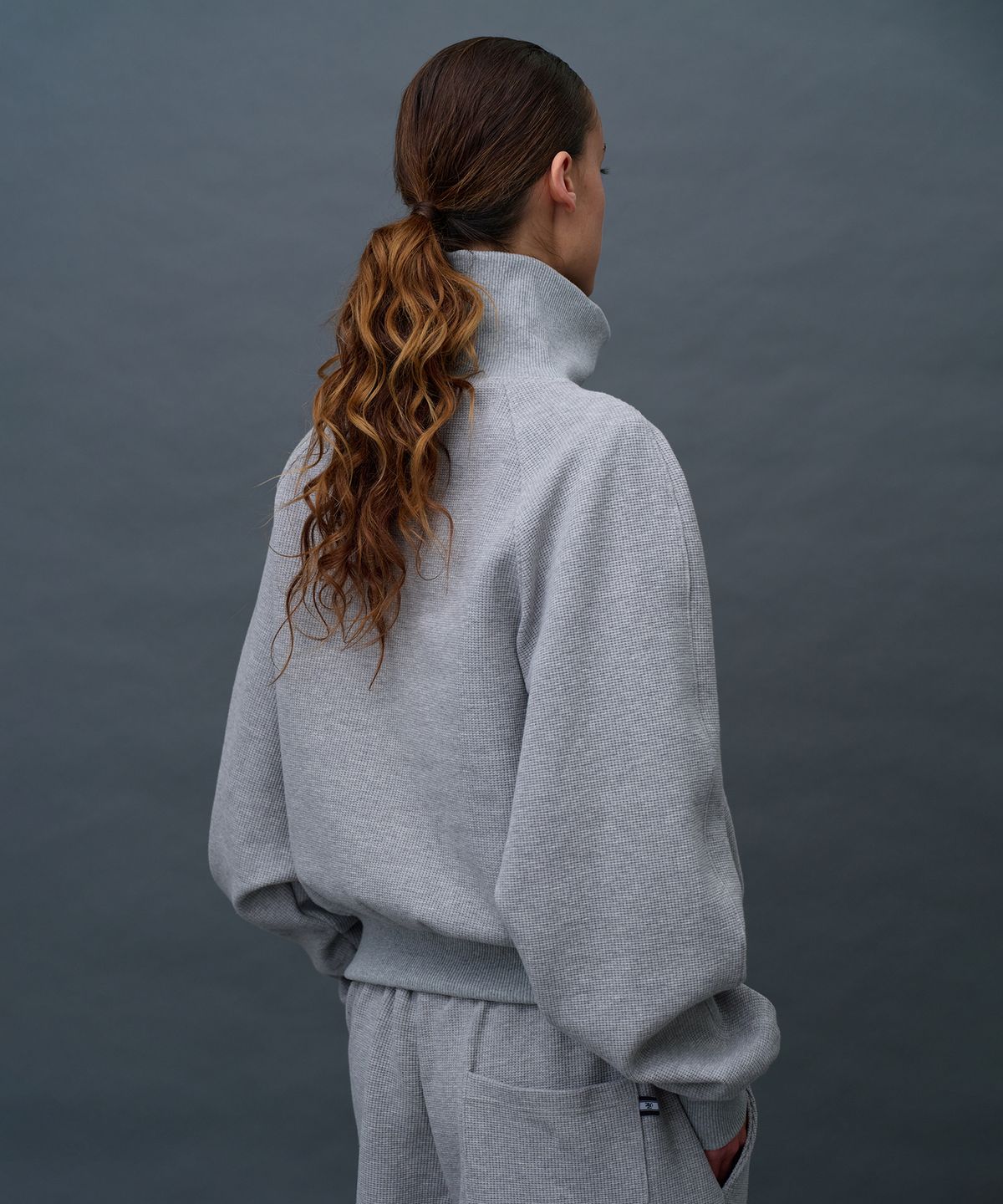미나수(MENASOO) Snap Waffle Sweatshirt_Melange Gray