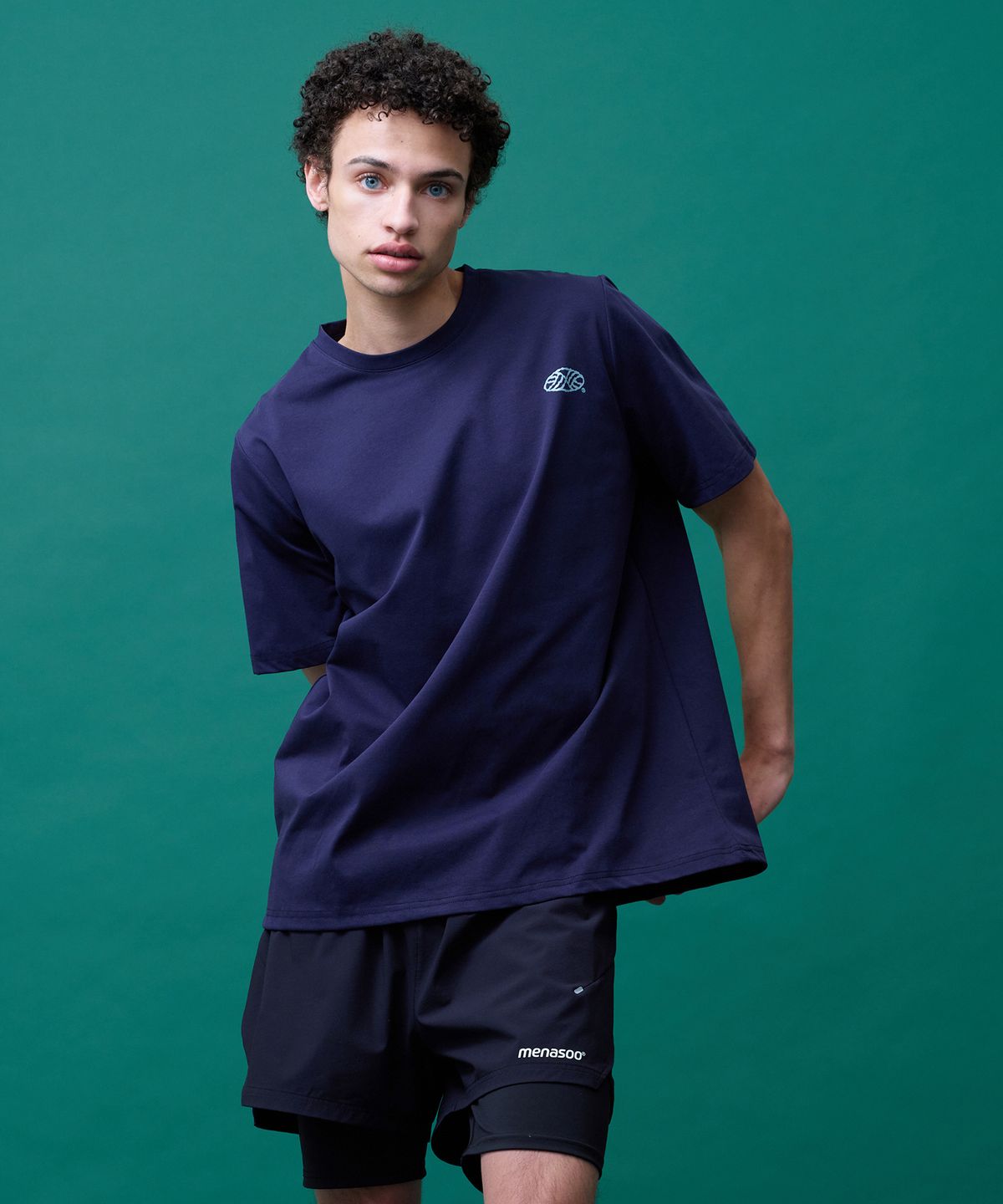 미나수(MENASOO) Run Symbol Sorona T Shirt (Basic Fit)_Navy