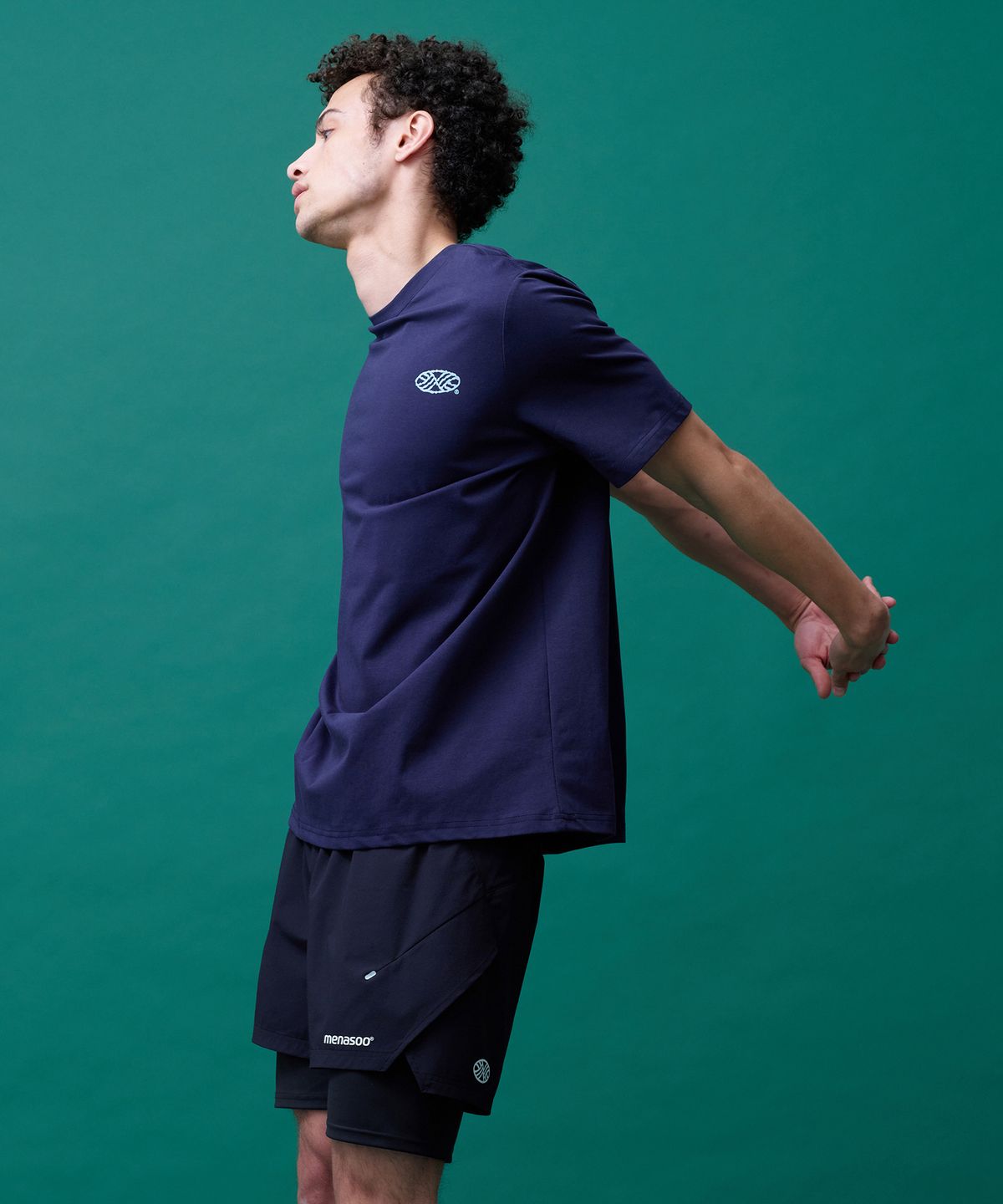 미나수(MENASOO) Run Symbol Sorona T Shirt (Basic Fit)_Navy