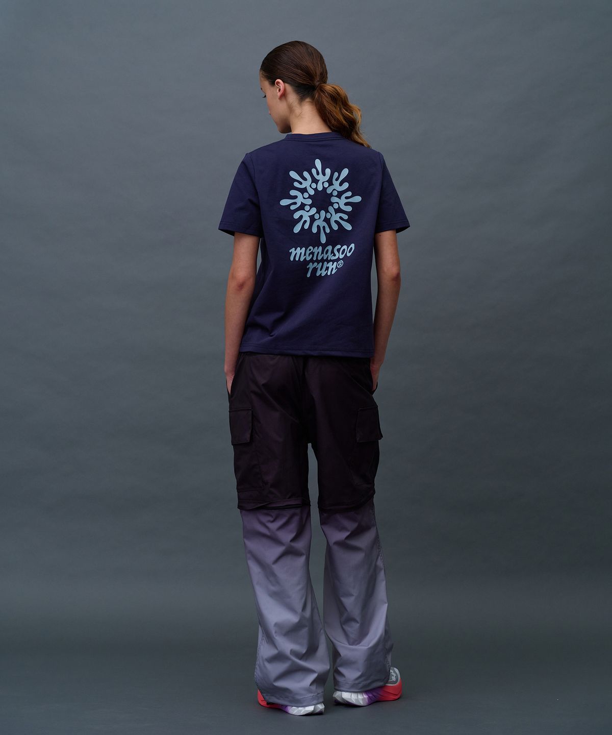 미나수(MENASOO) Run Symbol Sorona T Shirt (Basic Fit)_Navy