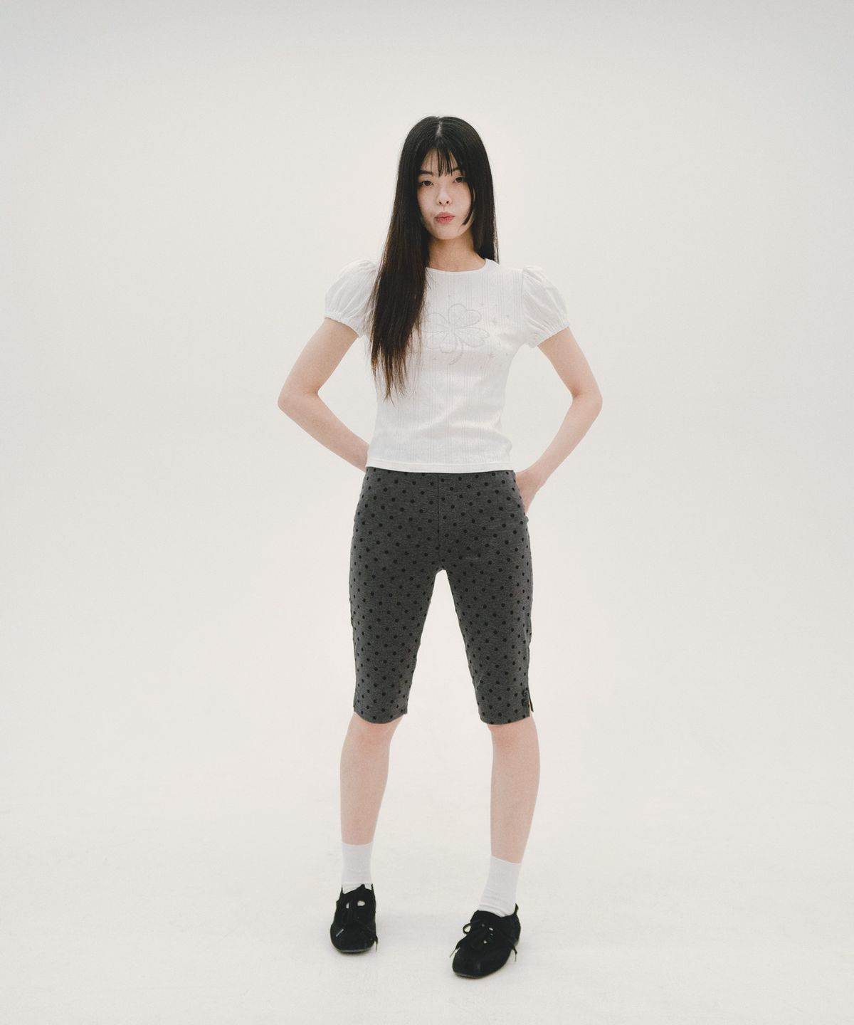 미헤브(MIHEV) 포인텔 클로버 퍼프 티셔츠 화이트