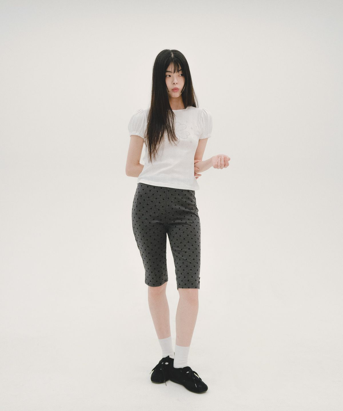 미헤브(MIHEV) 포인텔 클로버 퍼프 티셔츠 화이트