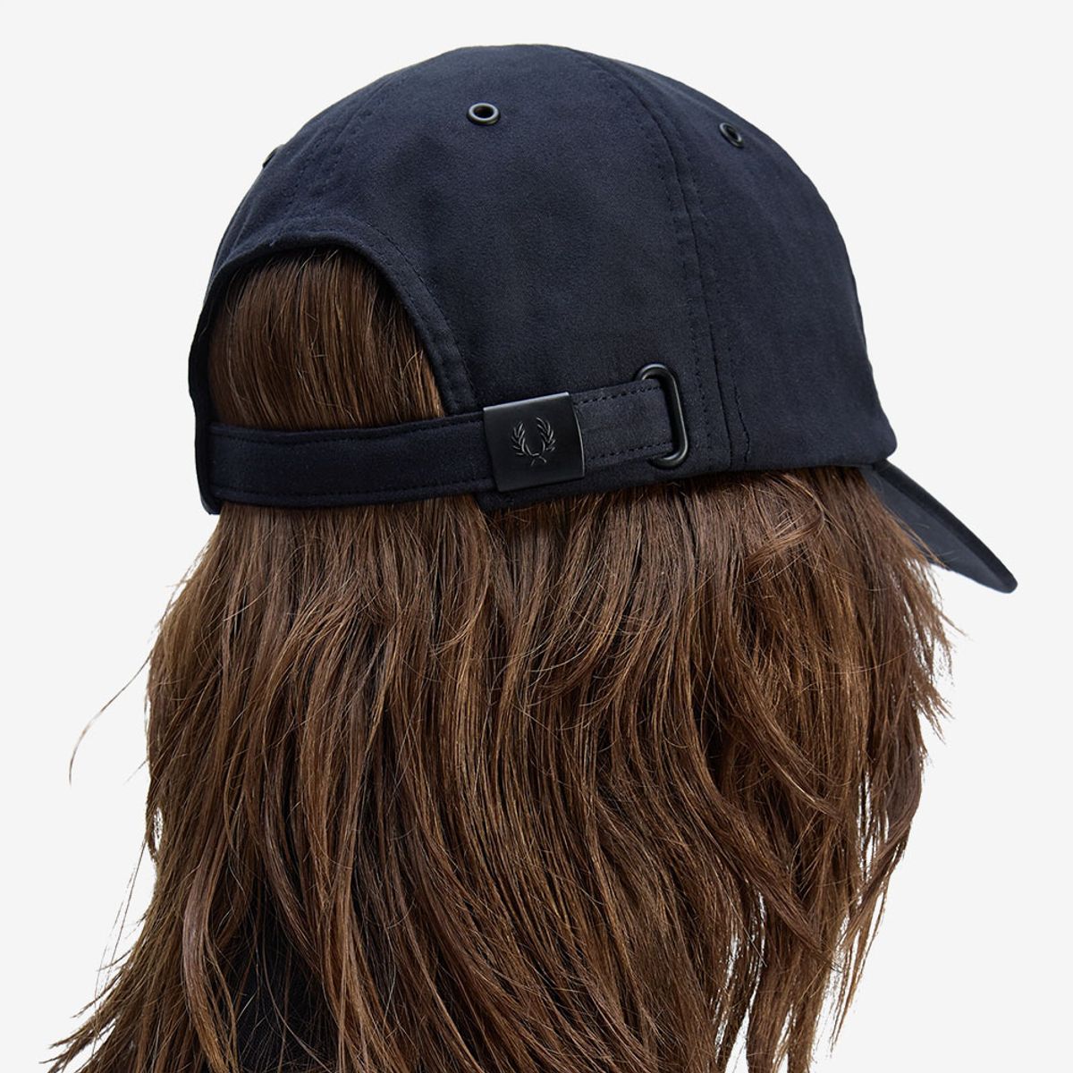 프레드페리(FRED PERRY) 모노그램 마이크로파이버 캡 - 네이비/스노우화이트 CFPU2531299-267