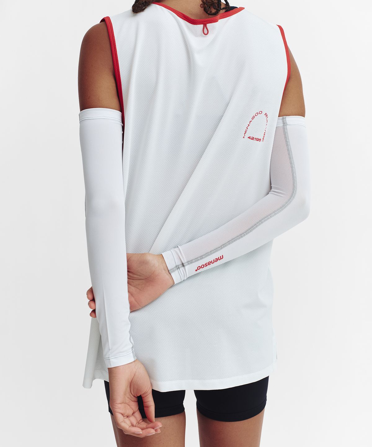 미나수(MENASOO) Mesh Runner Club Sleeveless Top_White