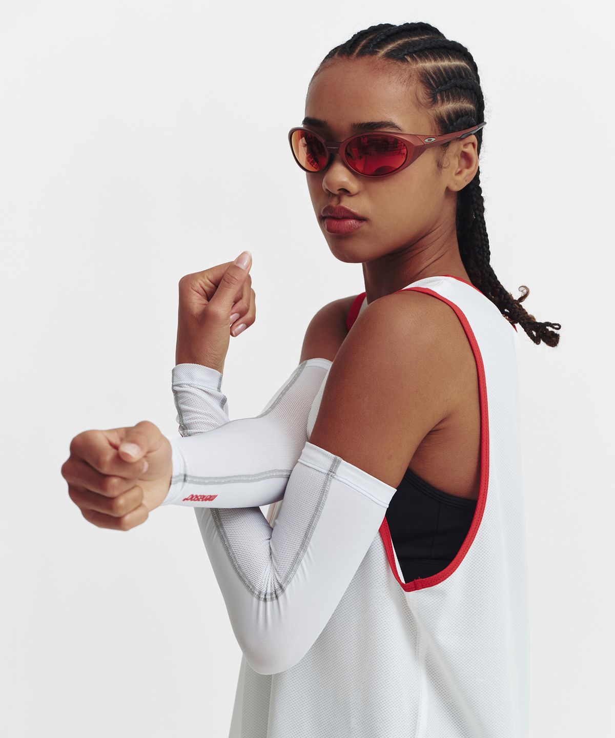미나수(MENASOO) Mesh Runner Club Sleeveless Top_White