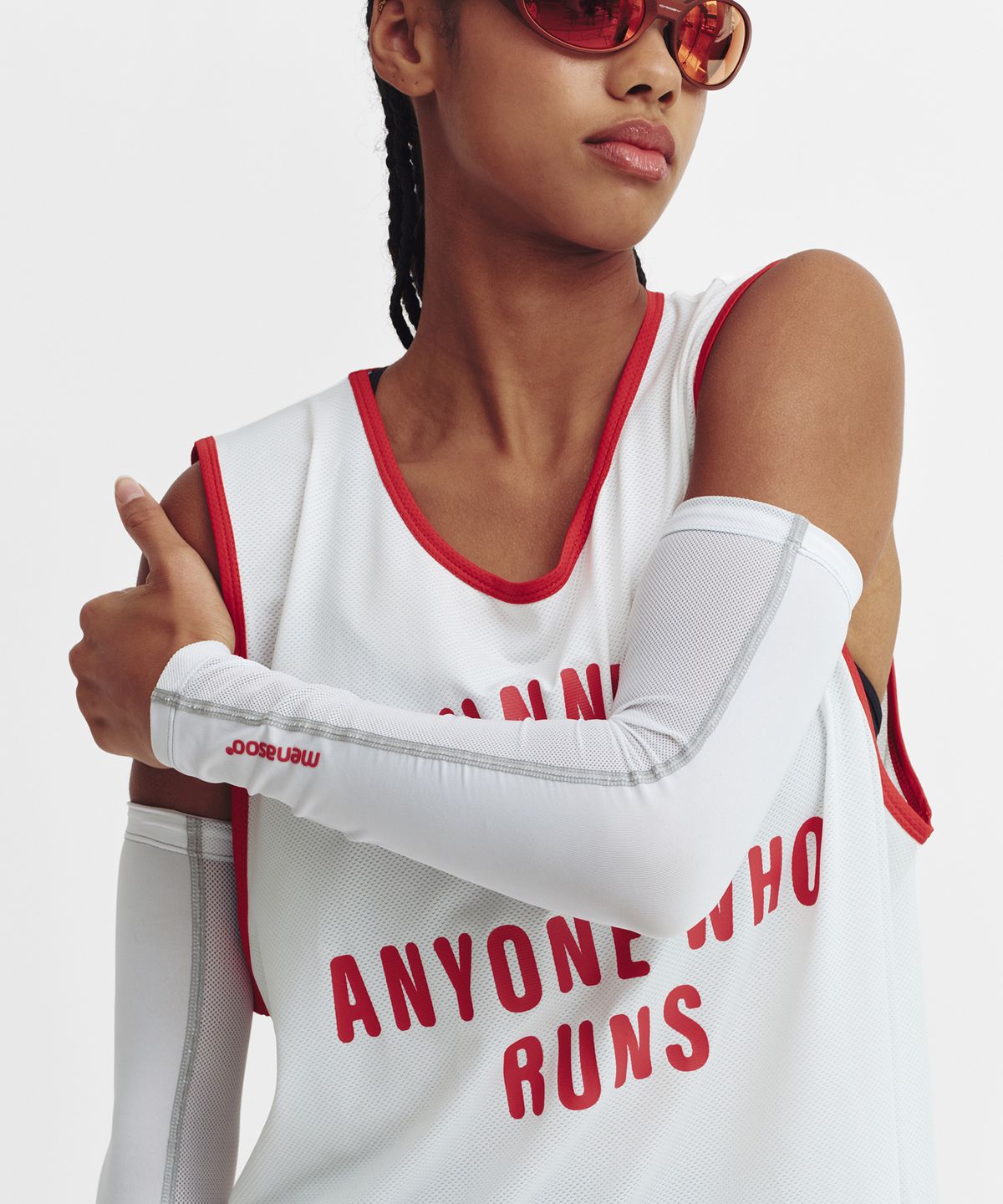 미나수(MENASOO) Mesh Runner Club Sleeveless Top_White