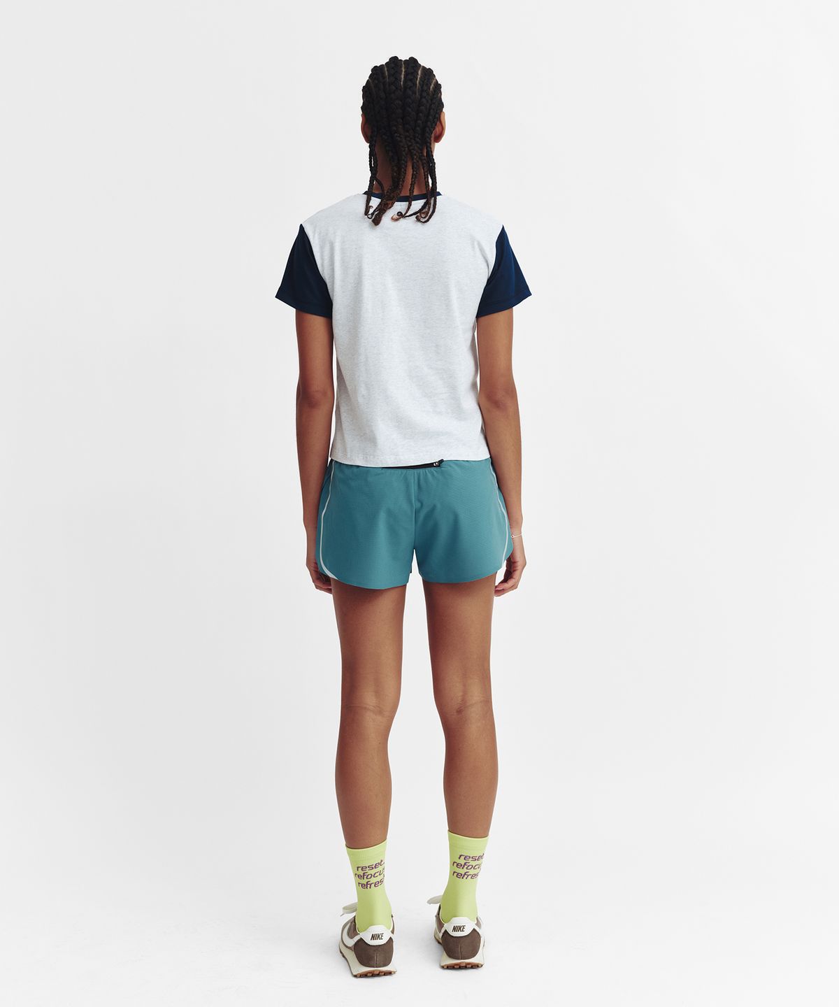 미나수(MENASOO) Menasoo Run Logo Short Sleeve T Shirt_White Melange