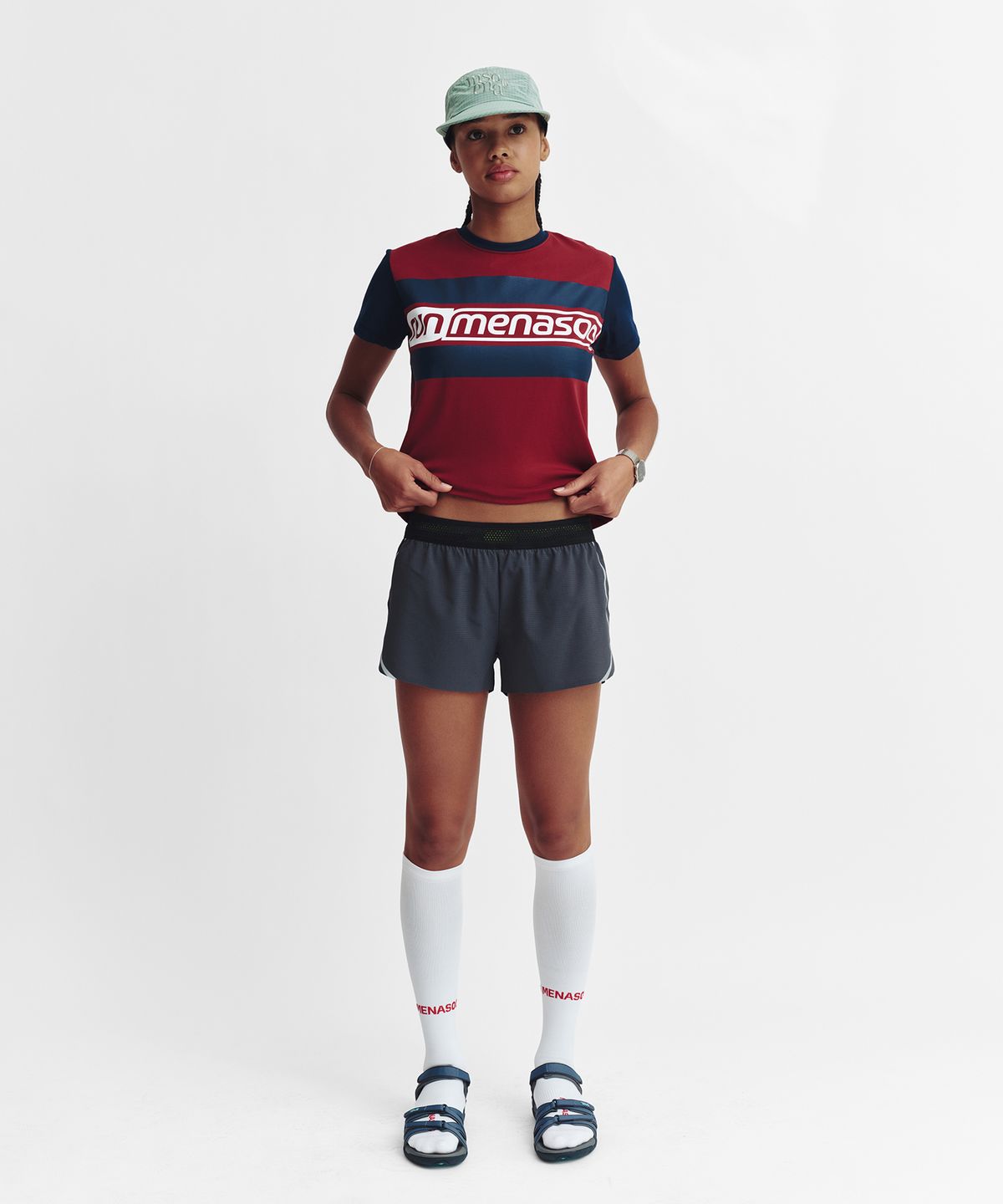 미나수(MENASOO) Menasoo Run Logo Short Sleeve T Shirt_Red