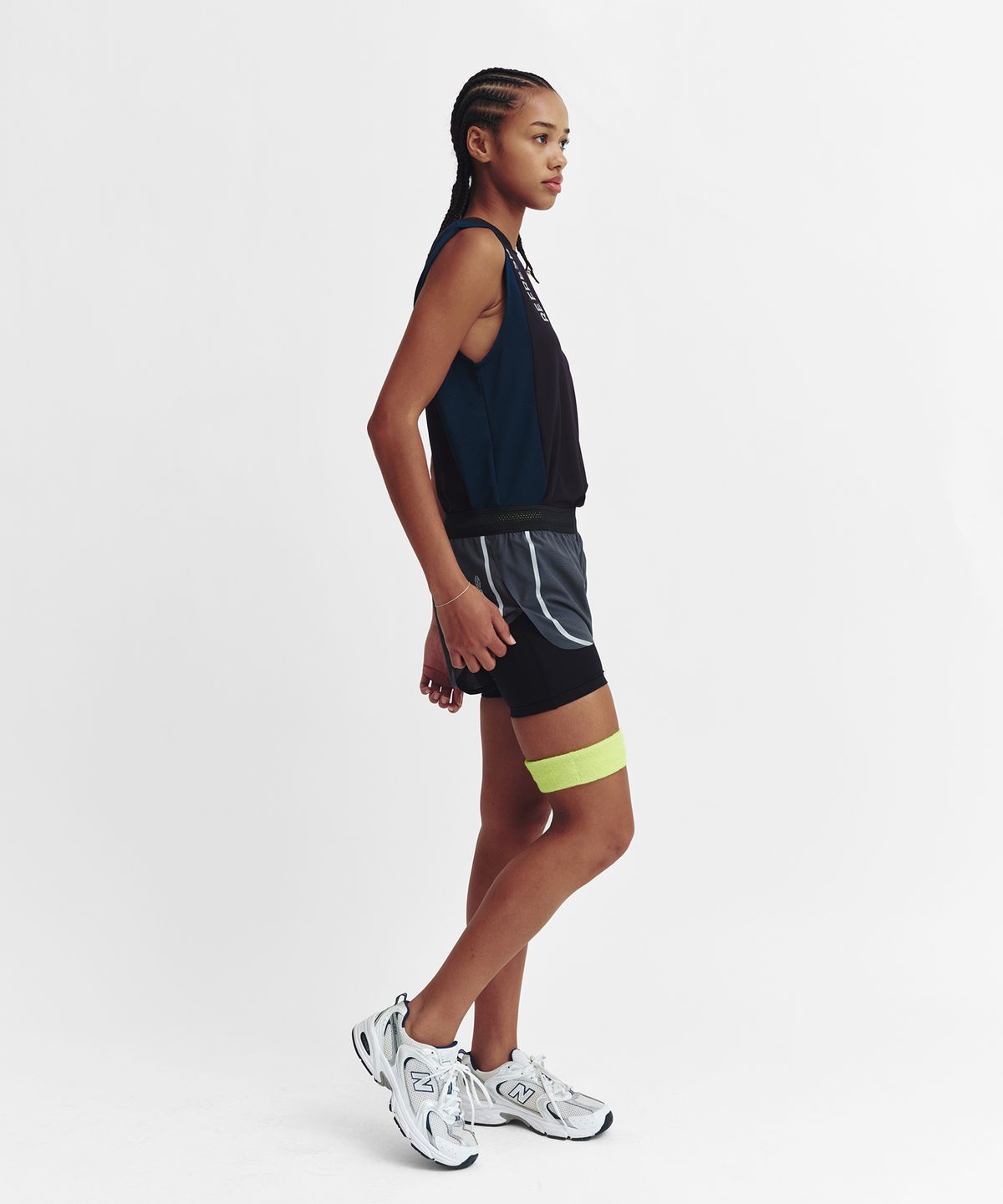 미나수(MENASOO) Refocus Mesh Sleeveless Top_Black
