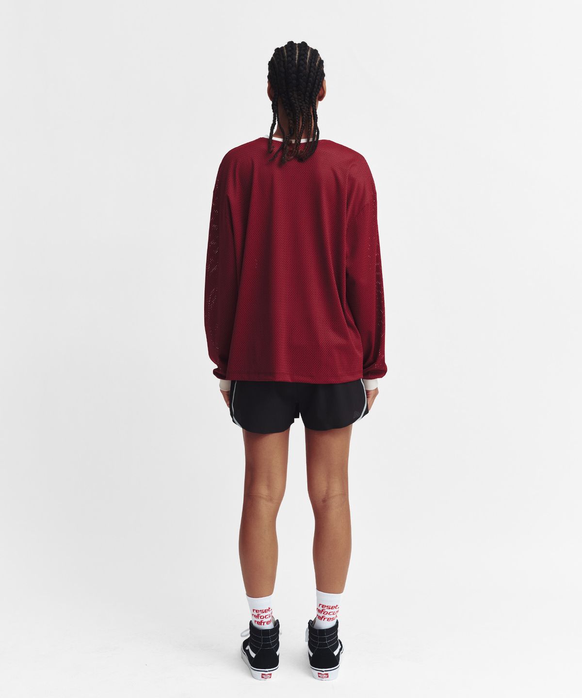 미나수(MENASOO) Refocus Mesh Round Neck T Shirt_Burgundy