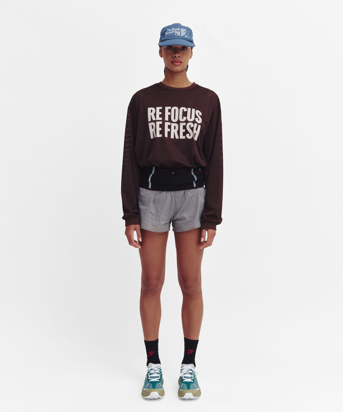 미나수(MENASOO) Refocus Mesh Round Neck T Shirt_Brown