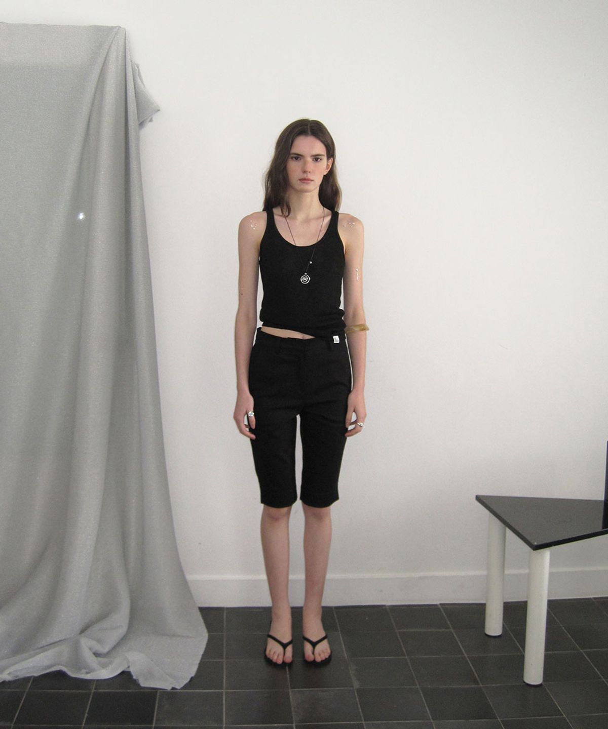 어패럴아카이브(APPAREL ARCHIVE) Halo layered knit sleeveless - Black