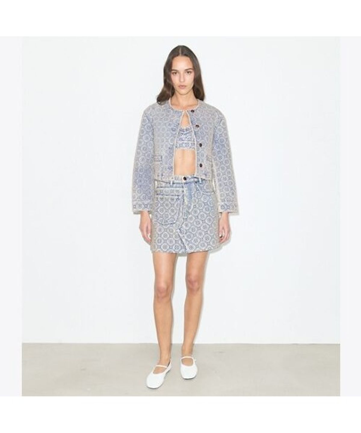 토리버치(TORYBURCH) 티 모노그램 데님 자켓 - 블리치드 워시 티 모노그램