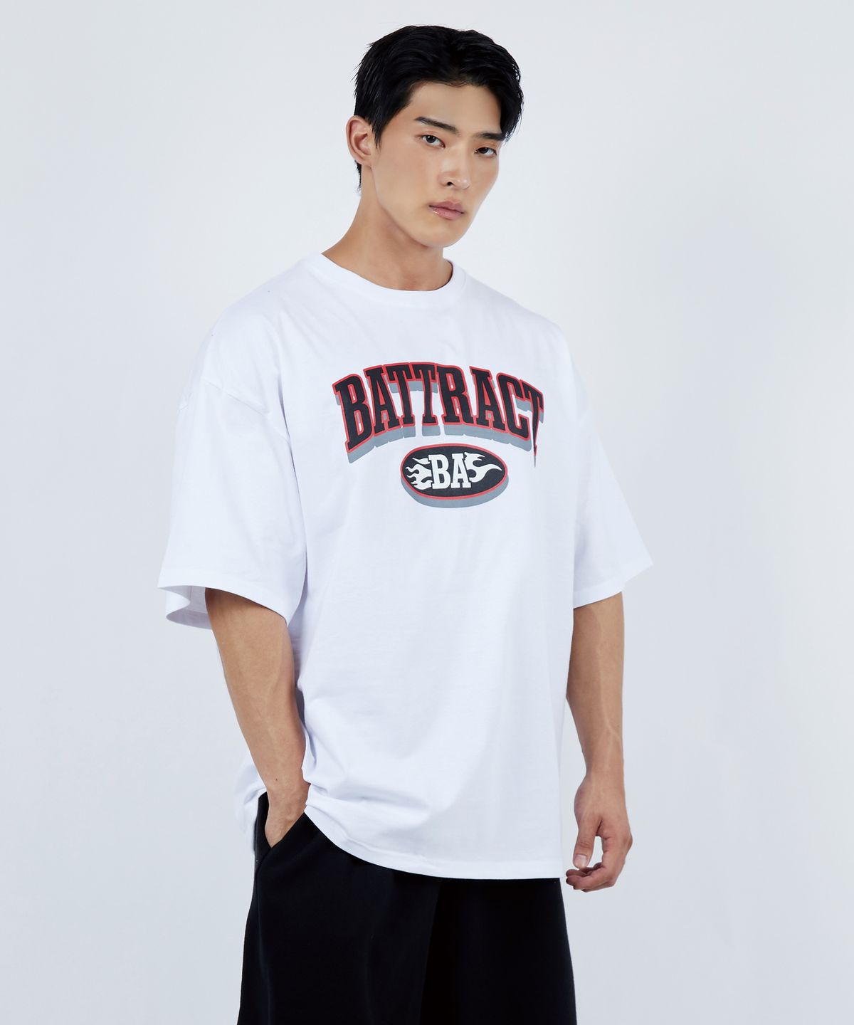 베트랙트(BATTRACT) BA 아치 원형 레드 오버핏 반팔티 [WHITE]