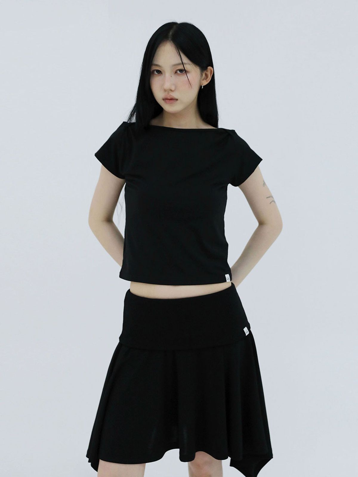어글리쉐도우(UGLYSHADOW) 소프트 콘트라스트 플레어 스커트(블랙)