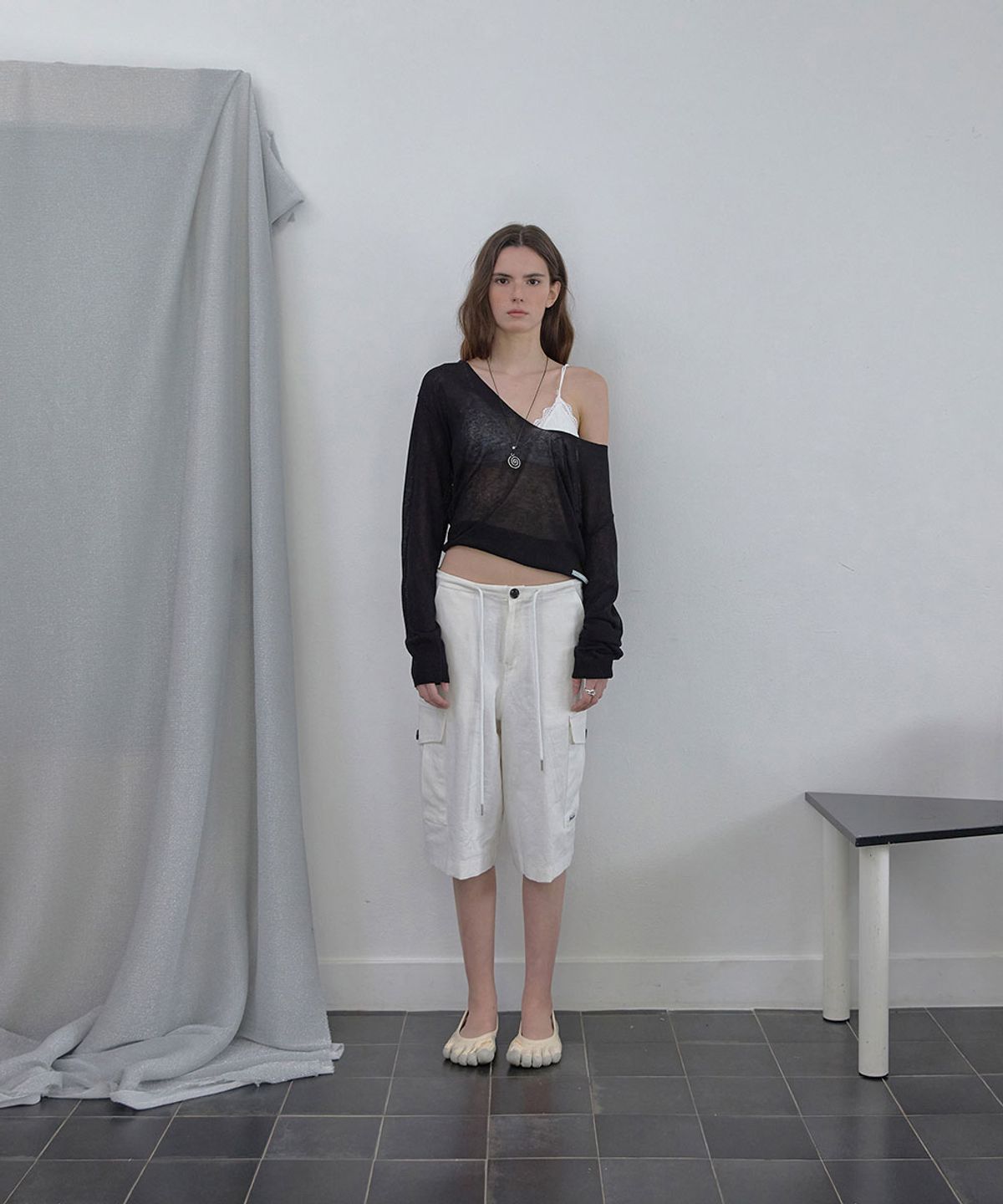 어패럴아카이브(APPAREL ARCHIVE) Pento summer deep v-neck knit - Black