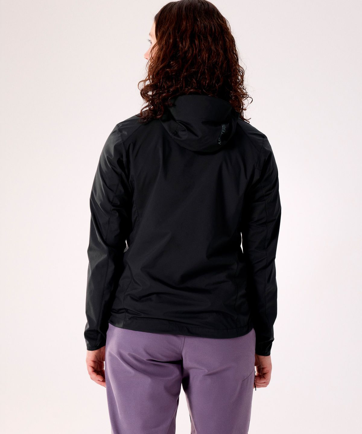 아크테릭스(ARCTERYX) 스쿼미시 후디 여성 - BLACK / AJQSW10268