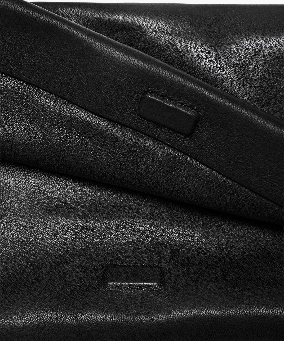 마시모두띠(MASSIMO DUTTI) 나파 가죽 스티치 디테일 크로스백