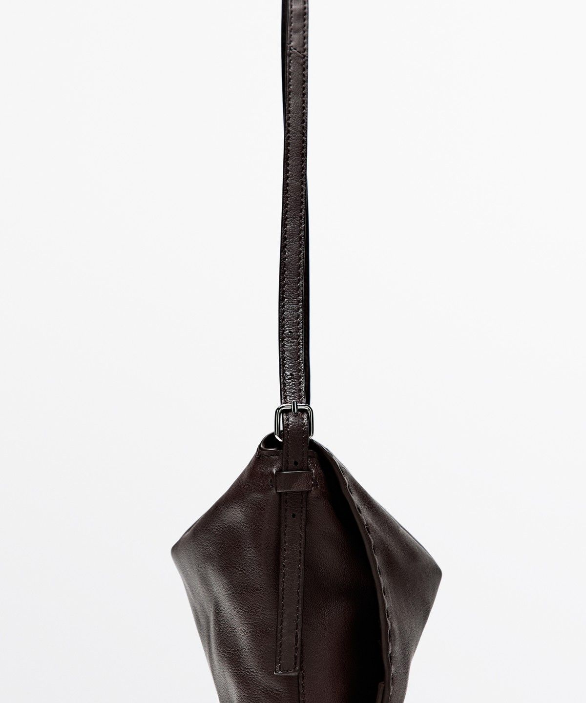 마시모두띠(MASSIMO DUTTI) 나파 가죽 스티치 디테일 크로스백