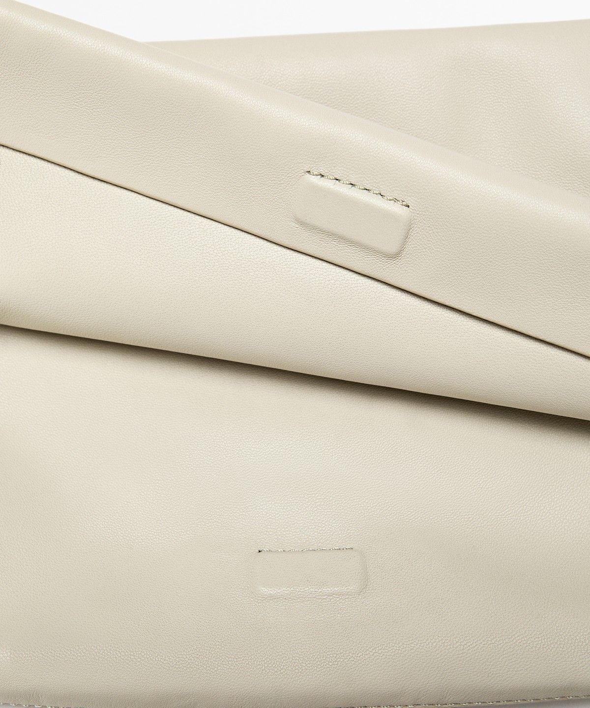 마시모두띠(MASSIMO DUTTI) 나파 가죽 스티치 디테일 크로스백