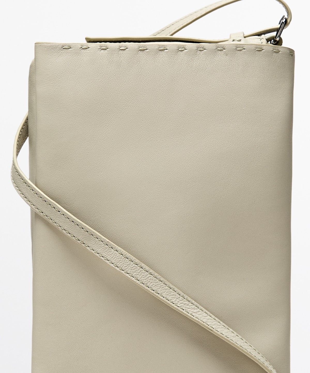 마시모두띠(MASSIMO DUTTI) 나파 가죽 스티치 디테일 크로스백