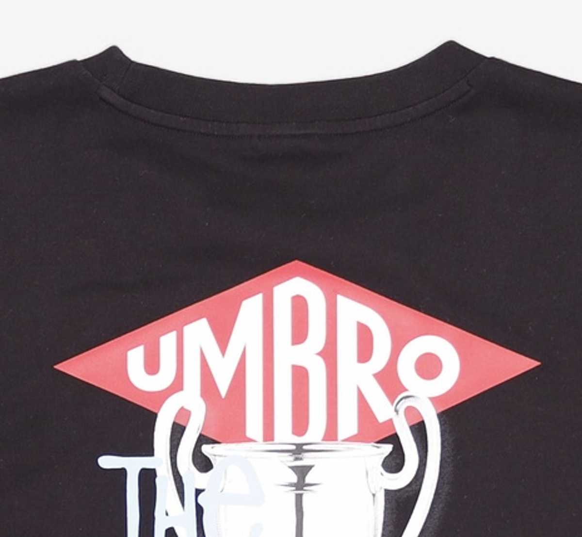 엄브로(UMBRO) 아카이브 트로피 반팔 티셔츠 블랙(UQ221CRS46) 105