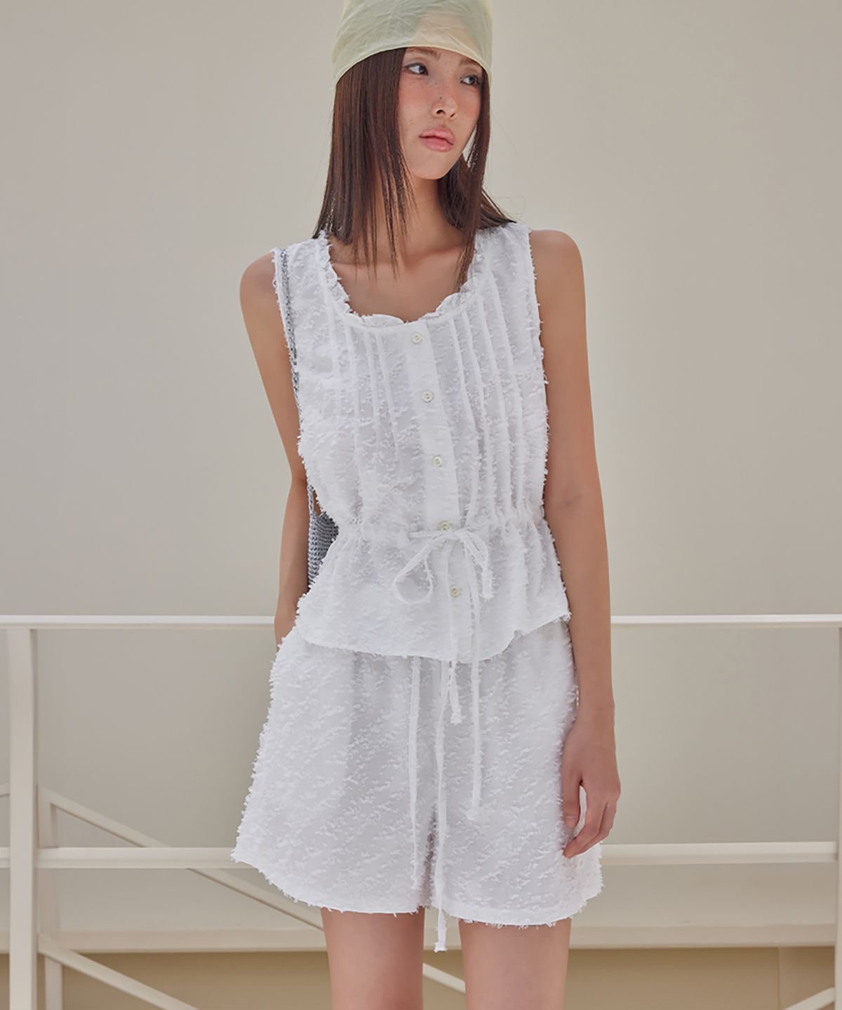 런던다다(LONDONDADA) Fringe Pintuck Frill Blouse, WHITE